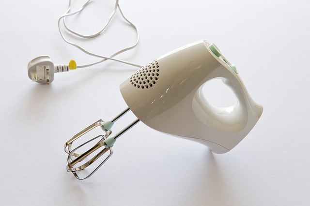 Hand mixer